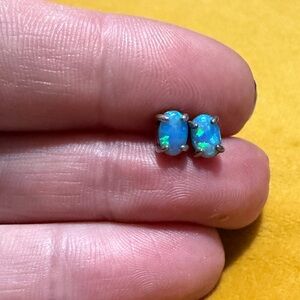 STERLING SILVER OPAL stud earrings